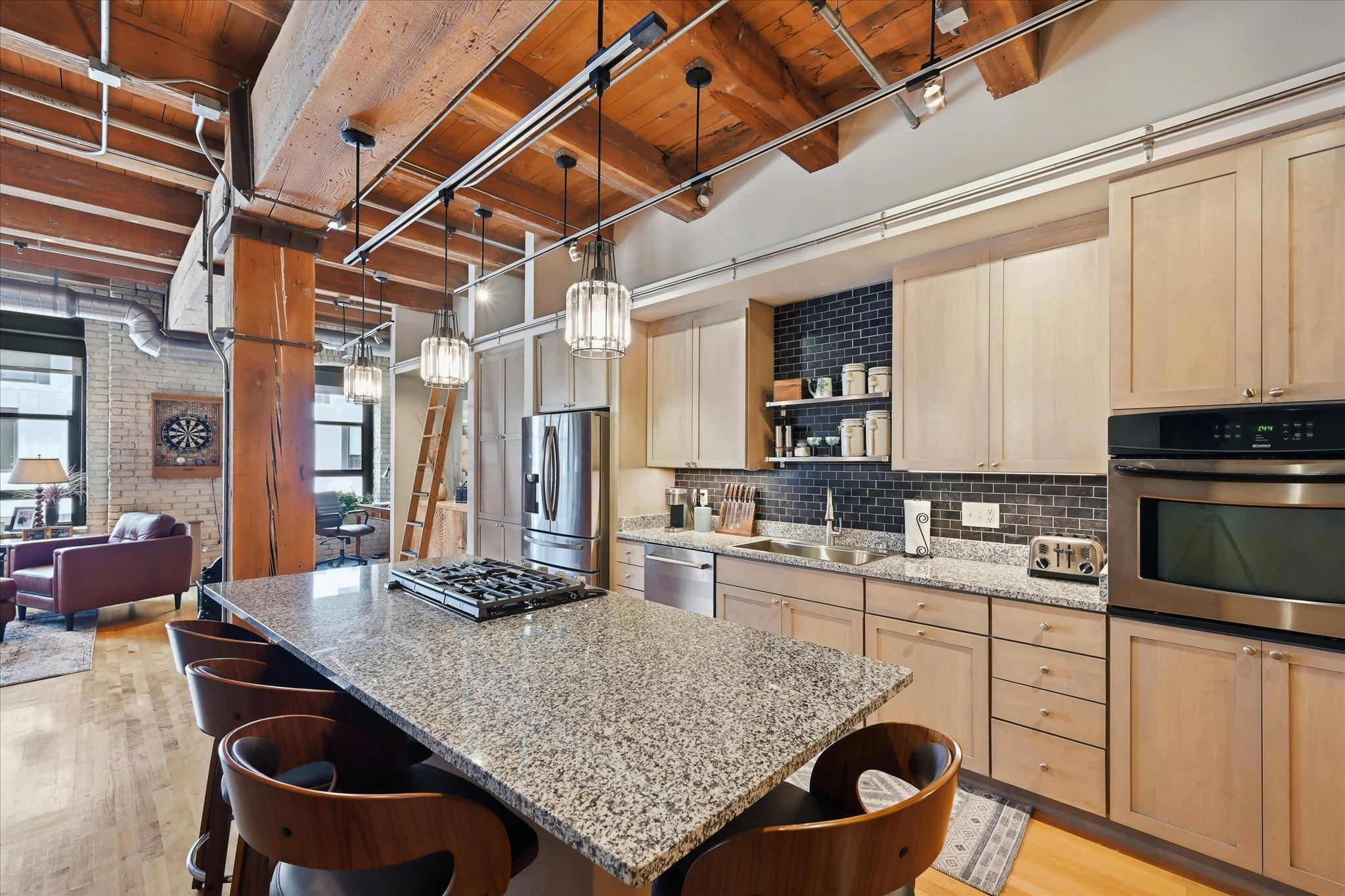 18-607 Washington Ave S _202 [3317029]- 018.jpg