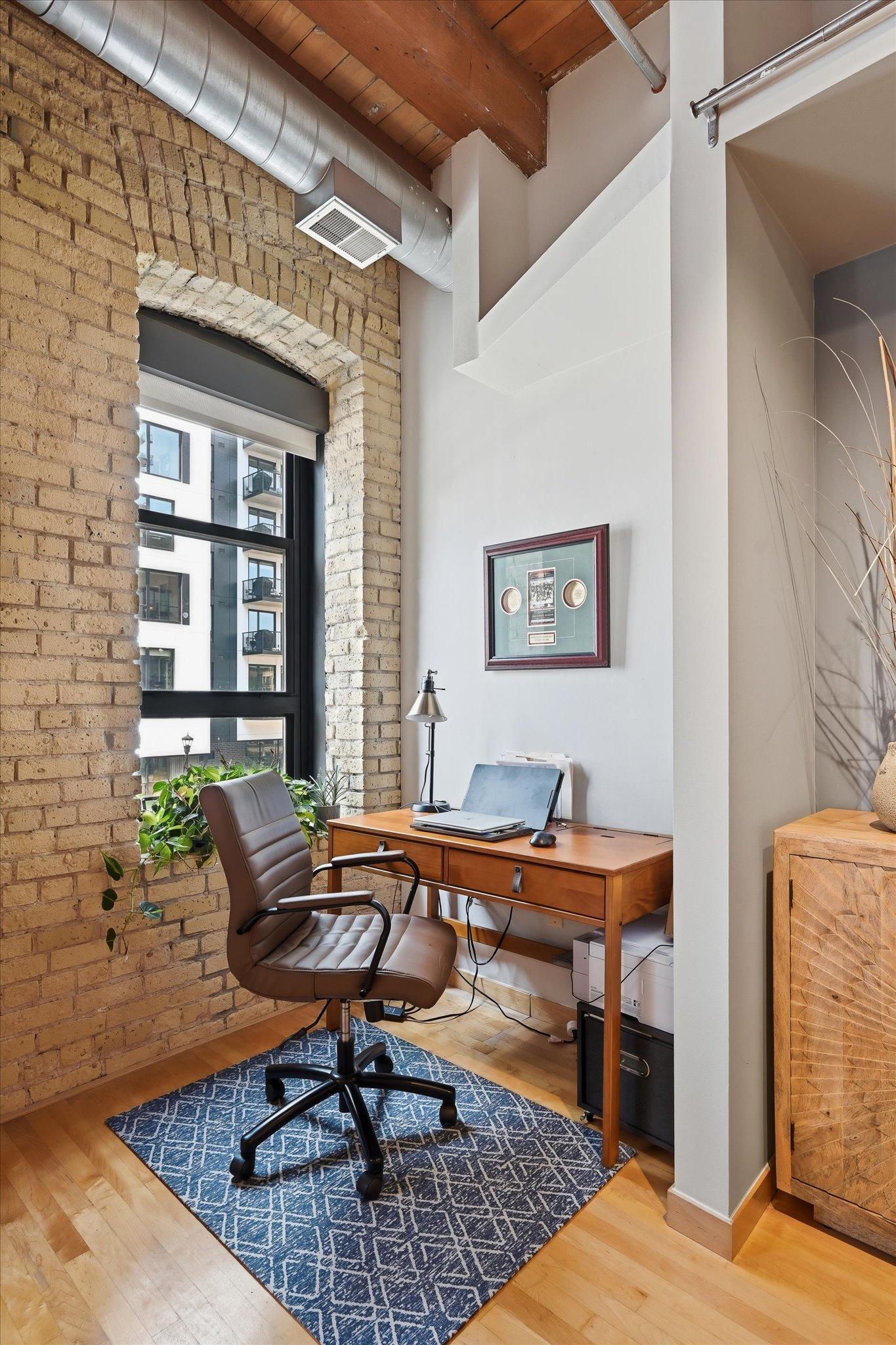 33-607 Washington Ave S _202 [3317029]- 033.jpg