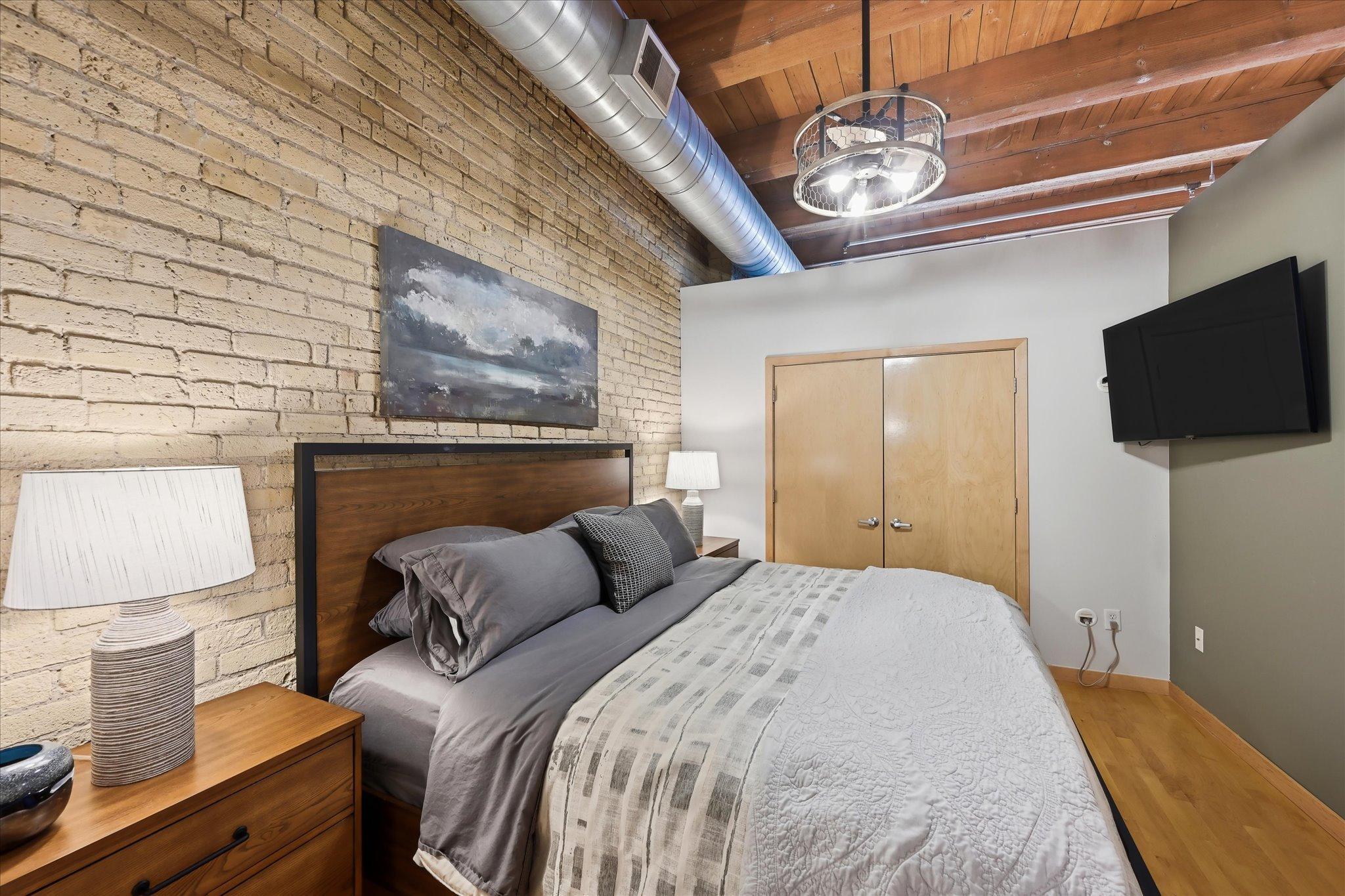 36-607 Washington Ave S _202 [3317029]- 036.jpg