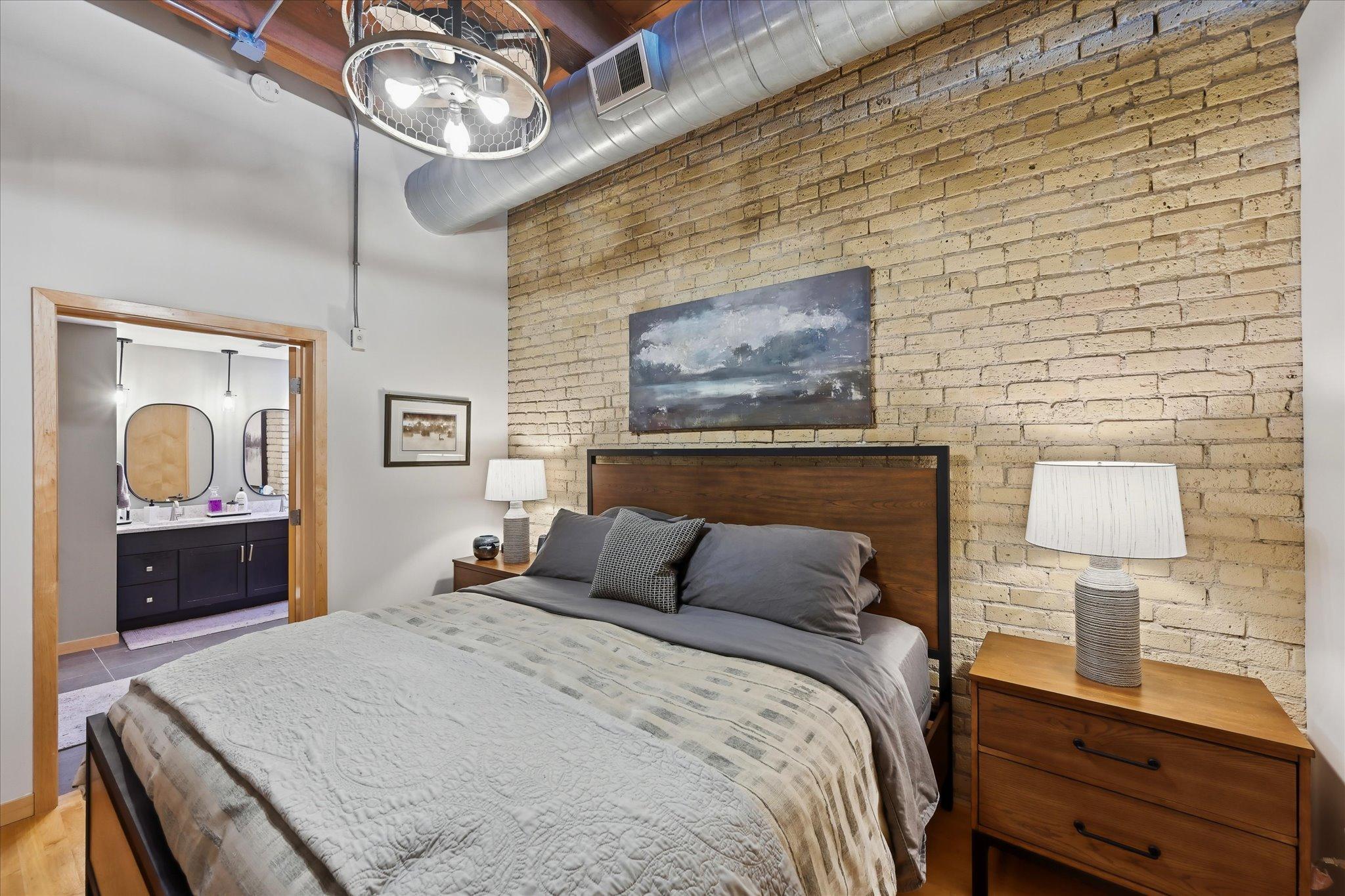 35-607 Washington Ave S _202 [3317029]- 035.jpg