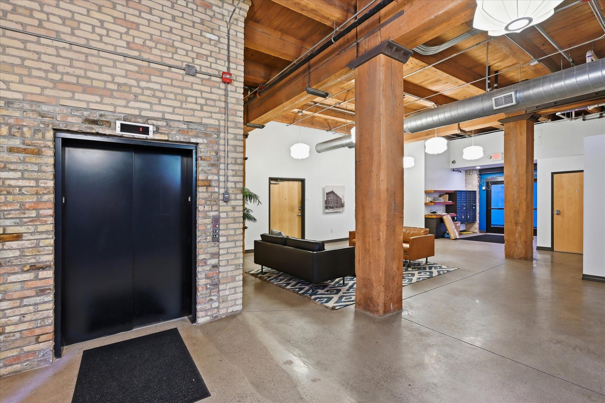 10-607 Washington Ave S _202 [3317029]- 010.jpg