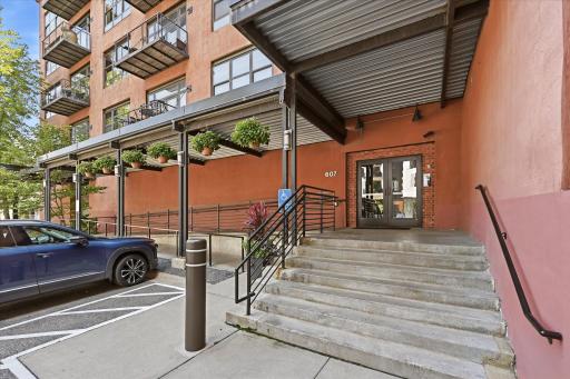 06-607 Washington Ave S _202 [3317029]- 006.jpg