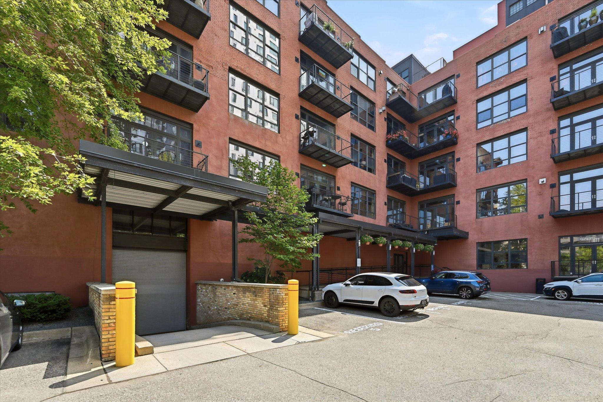 04-607 Washington Ave S _202 [3317029]- 004.jpg