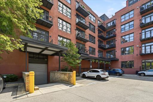 04-607 Washington Ave S _202 [3317029]- 004.jpg