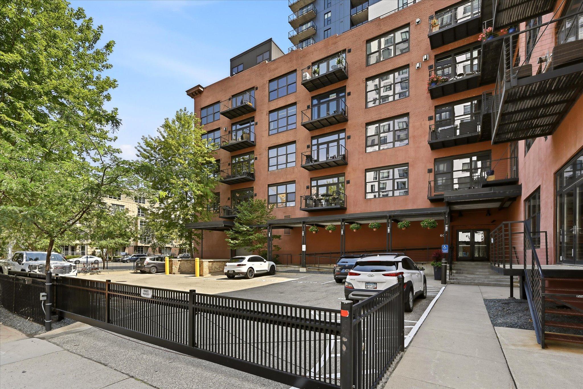 03-607 Washington Ave S _202 [3317029]- 003.jpg