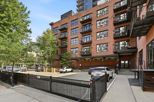 03-607 Washington Ave S _202 [3317029]- 003.jpg