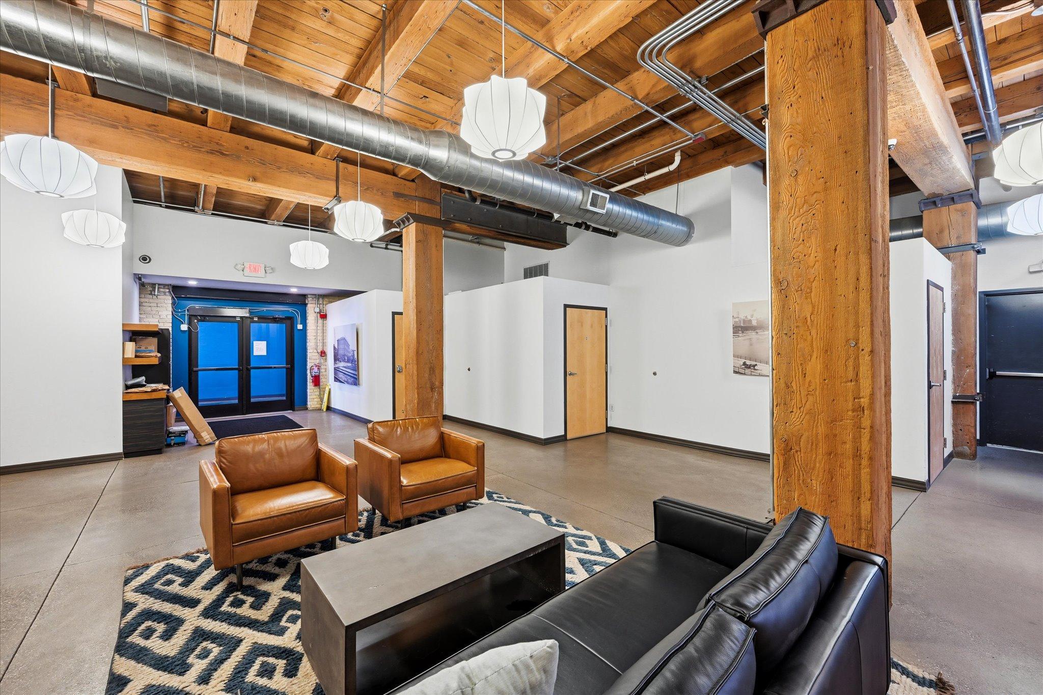 09-607 Washington Ave S _202 [3317029]- 009.jpg