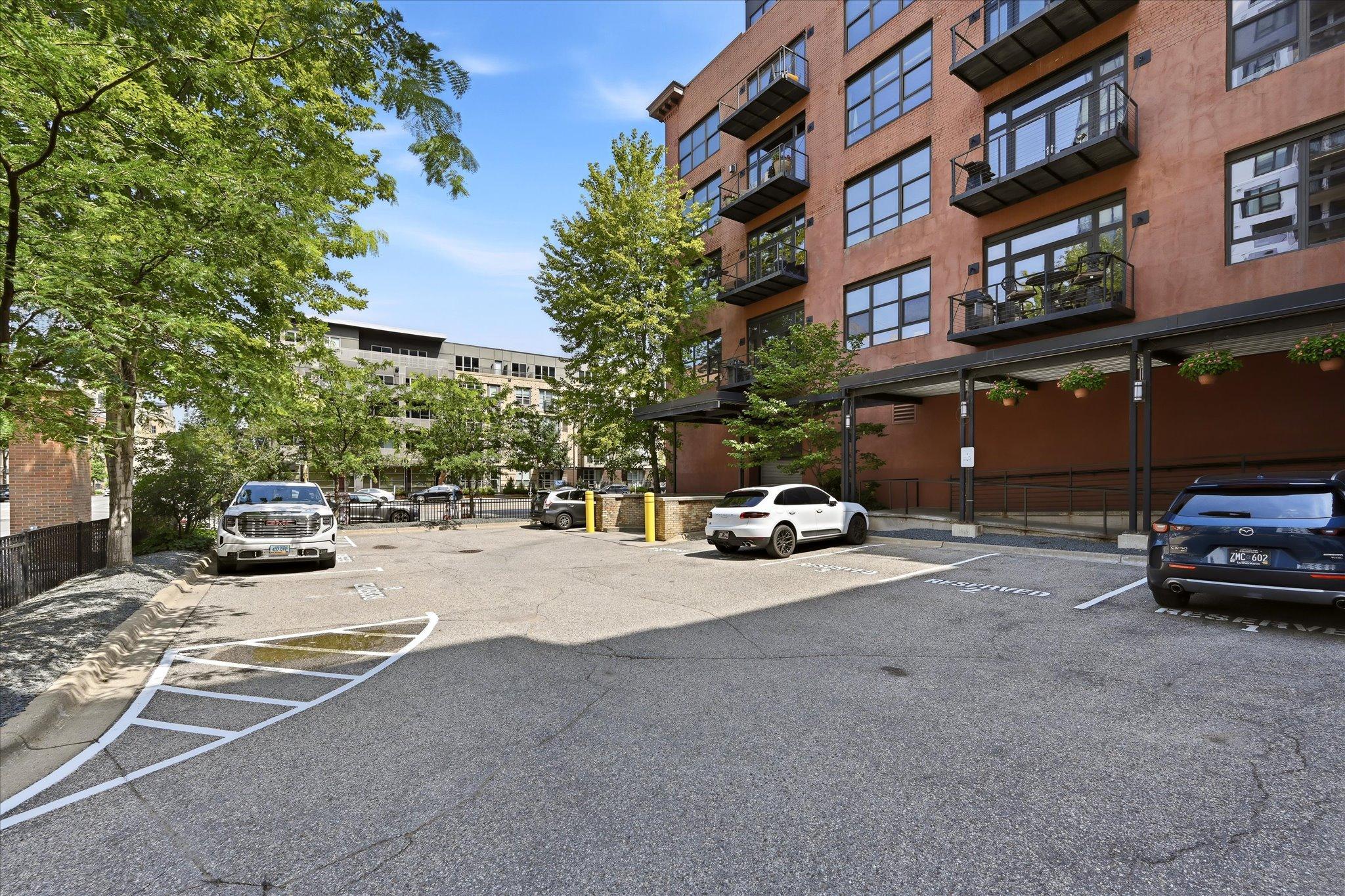 05-607 Washington Ave S _202 [3317029]- 005.jpg