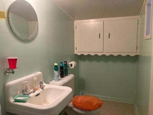 Anders - 13-bathroom - upper.jpeg