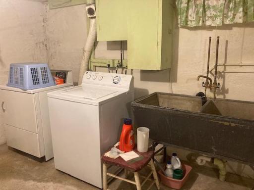 Anders - 15-Laundry .jpeg