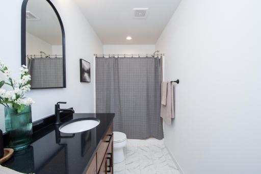 Master Bath 2.JPG
