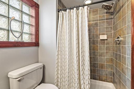 Main level 3/4 bathroom