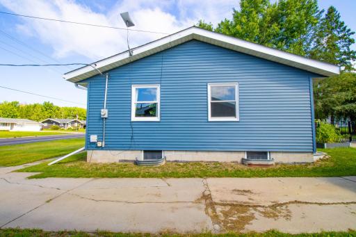 5432Mineral-ext2-side1.jpg