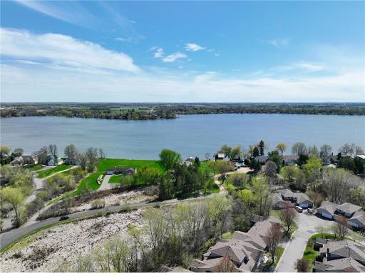 Close proximity to Clear Lake ideal for fishing and other recreation
