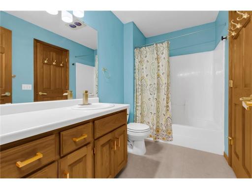 Upstairs full bathroom