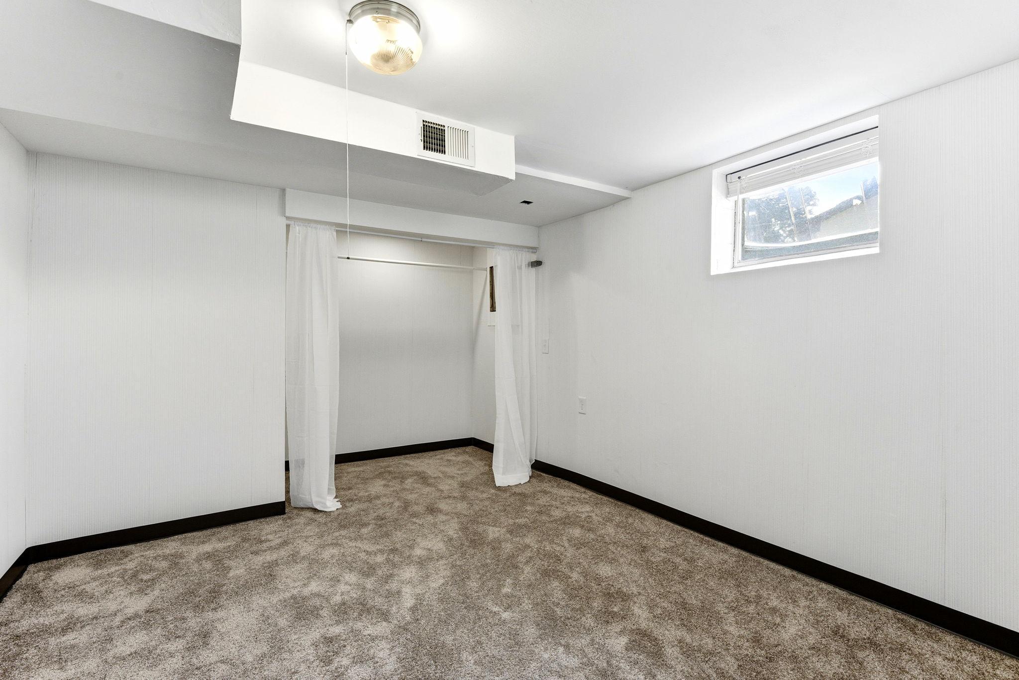 28-web-or-mls-678-Case-Ave-E-28.jpg