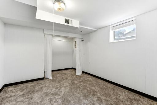 28-web-or-mls-678-Case-Ave-E-28.jpg