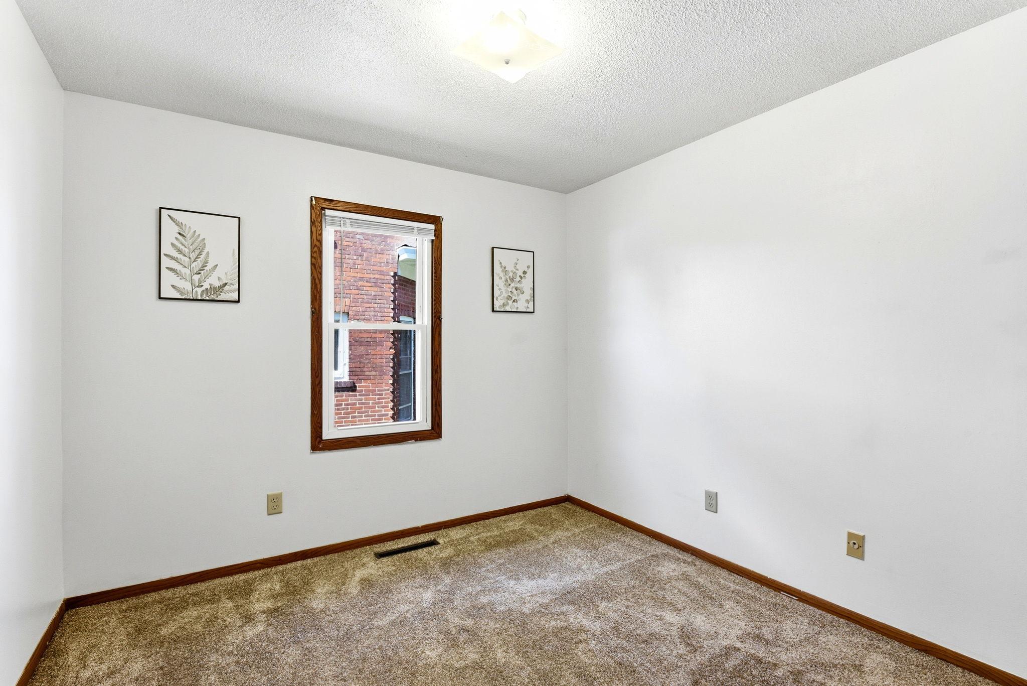 19-web-or-mls-678-Case-Ave-E-19.jpg