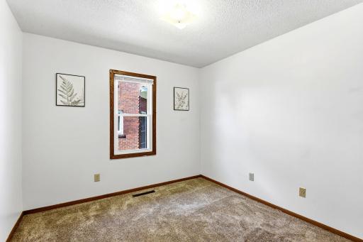 19-web-or-mls-678-Case-Ave-E-19.jpg