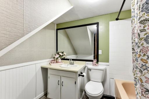 34-web-or-mls-678-Case-Ave-E-34.jpg