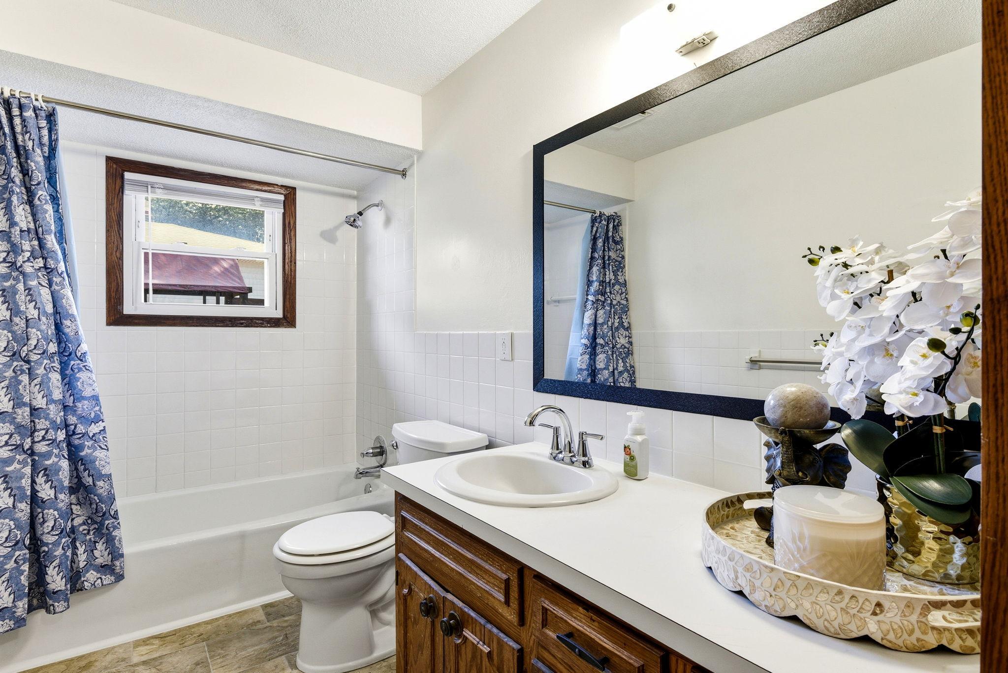 21-web-or-mls-678-Case-Ave-E-21.jpg