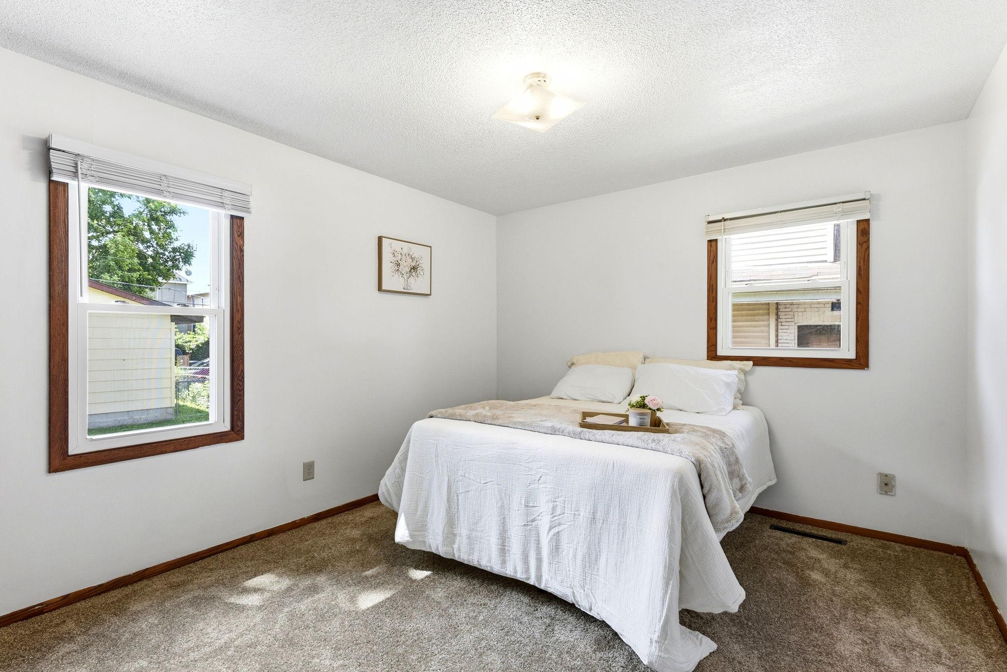 17-web-or-mls-678-Case-Ave-E-17.jpg