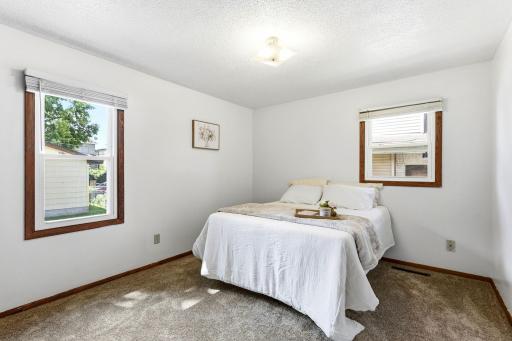 17-web-or-mls-678-Case-Ave-E-17.jpg