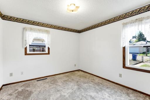 15-web-or-mls-678-Case-Ave-E-15.jpg