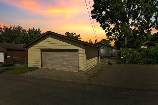 46-web-or-mls-678-Case-Ave-E-Twilight-03.jpg