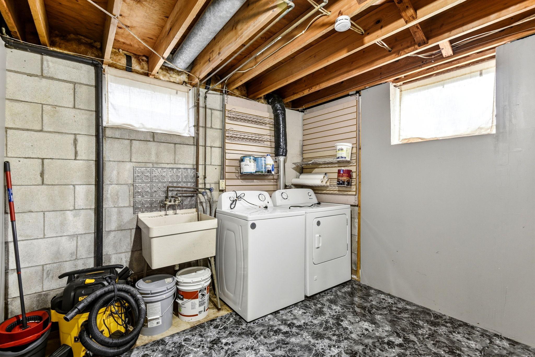 36-web-or-mls-678-Case-Ave-E-36.jpg