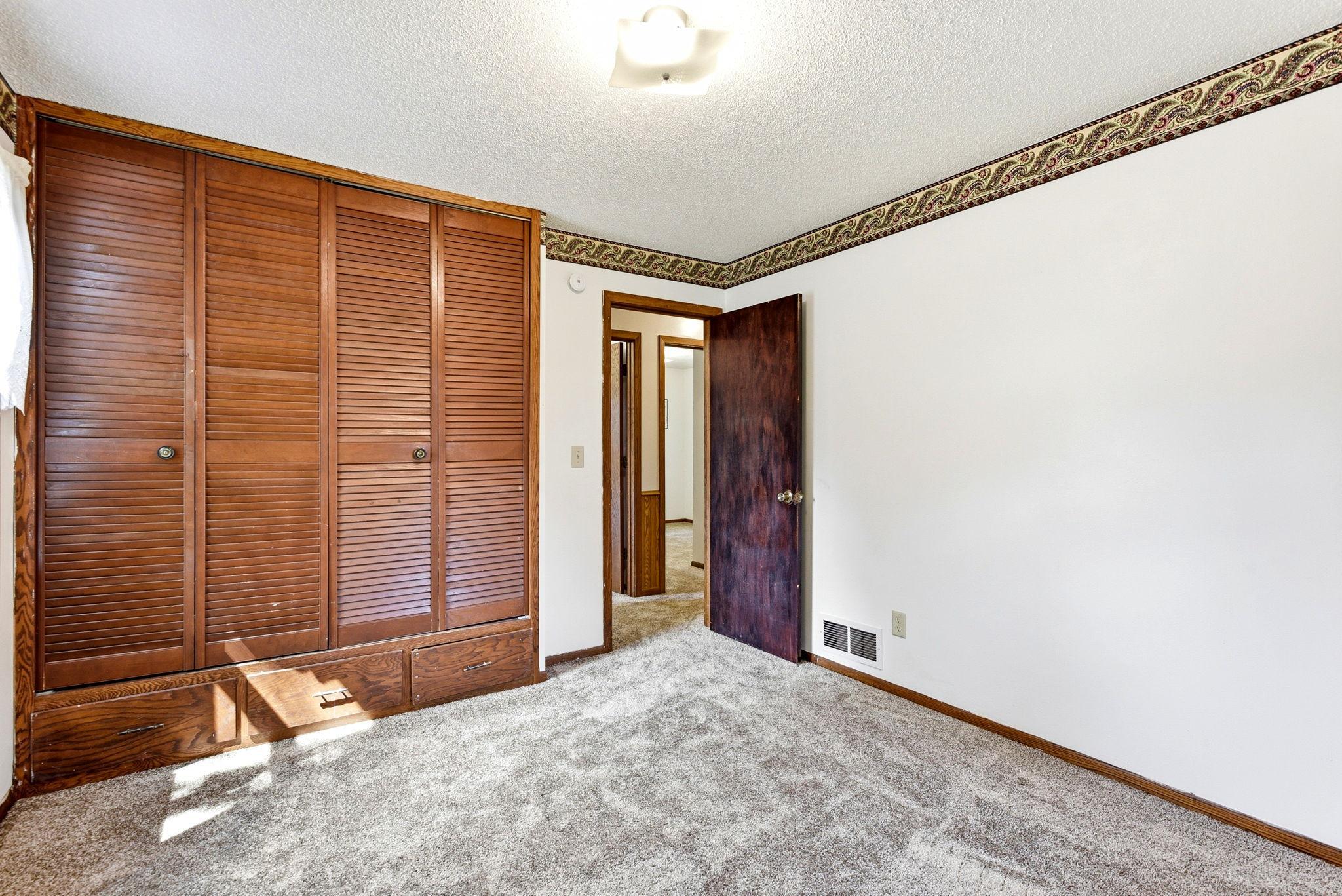 16-web-or-mls-678-Case-Ave-E-16.jpg