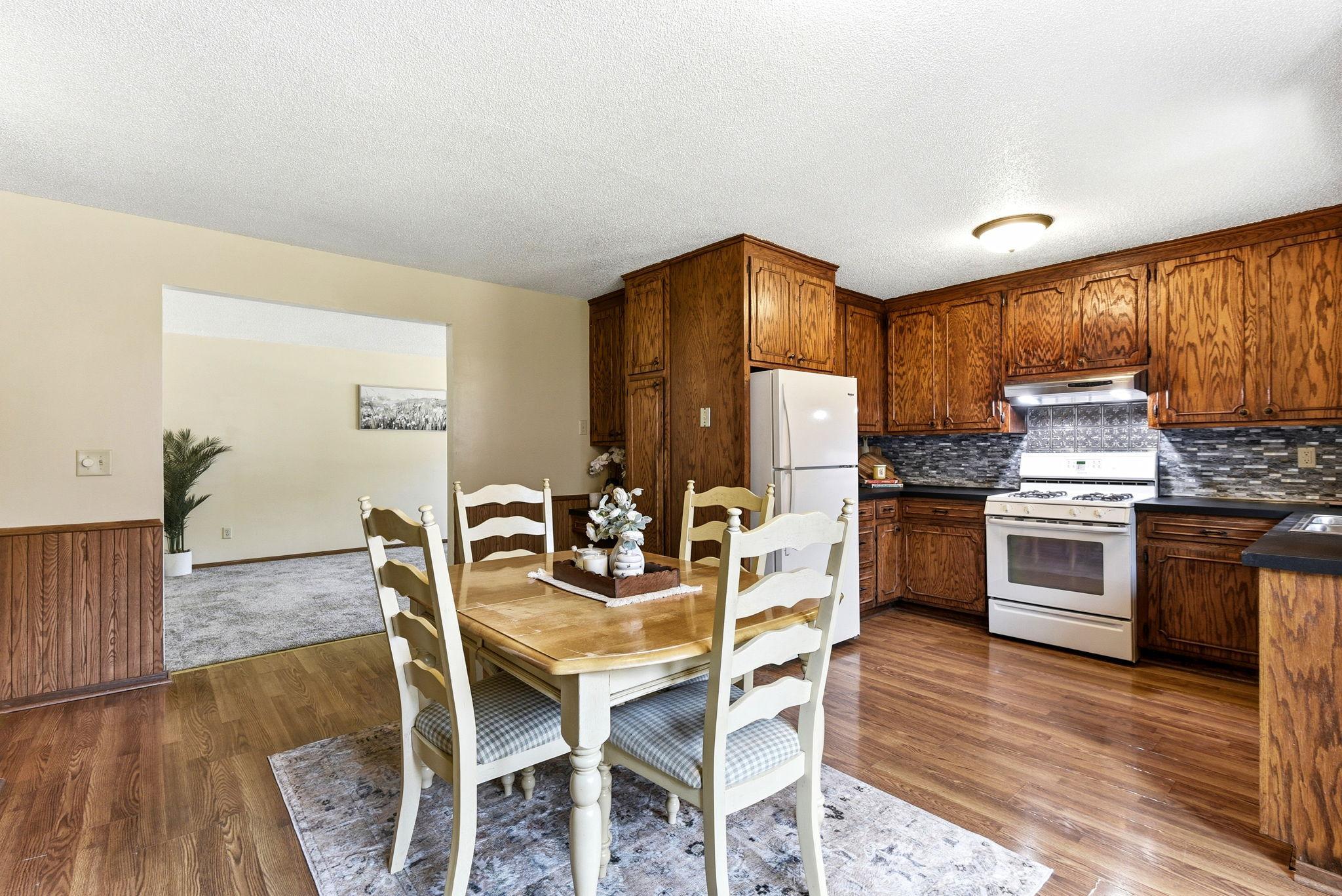9-web-or-mls-678-Case-Ave-E-09.jpg