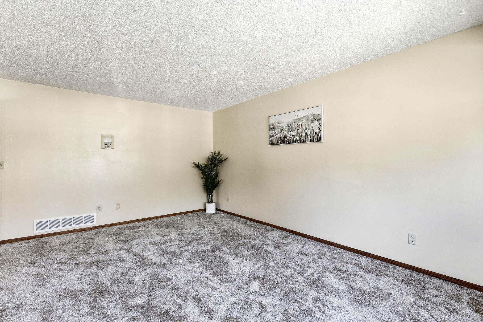 3-web-or-mls-678-Case-Ave-E-03.jpg