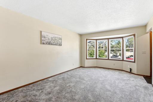 5-web-or-mls-678-Case-Ave-E-06.jpg