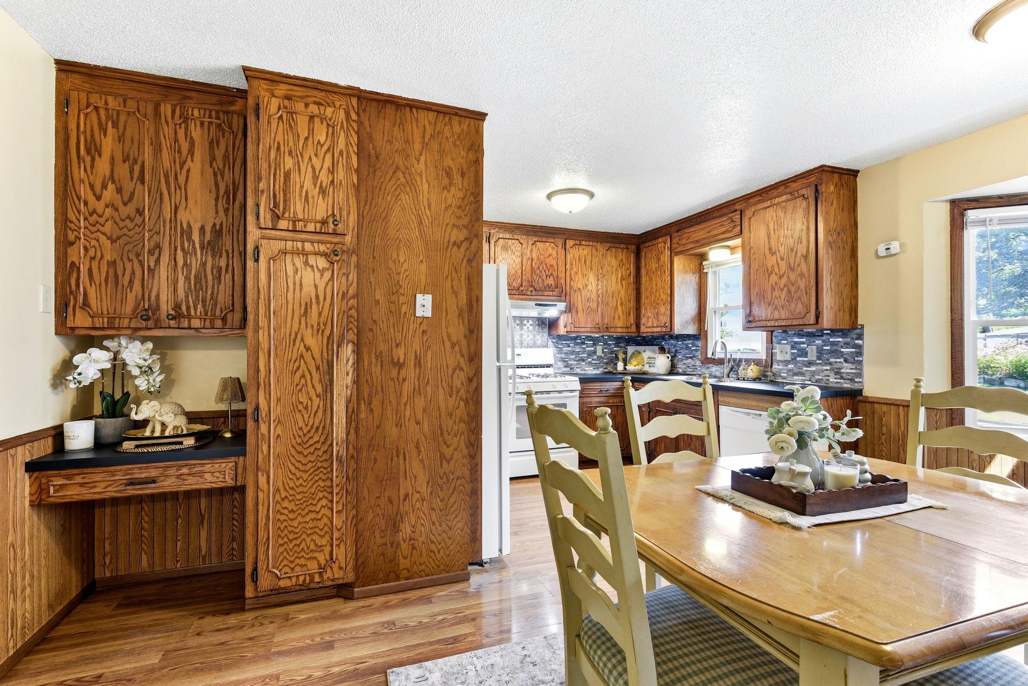 8-web-or-mls-678-Case-Ave-E-08.jpg