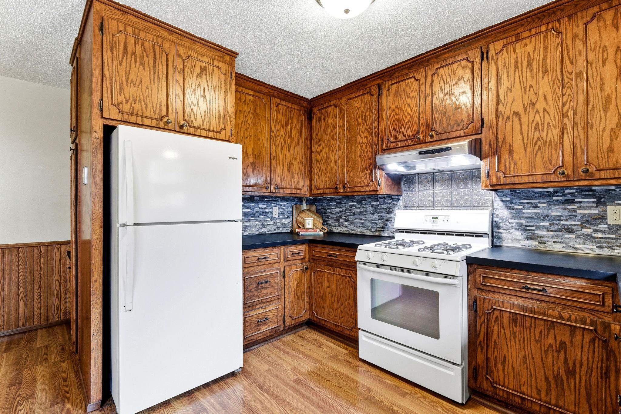 12-web-or-mls-678-Case-Ave-E-11.jpg