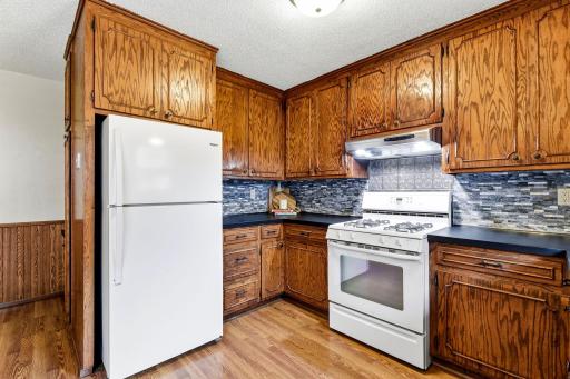 12-web-or-mls-678-Case-Ave-E-11.jpg
