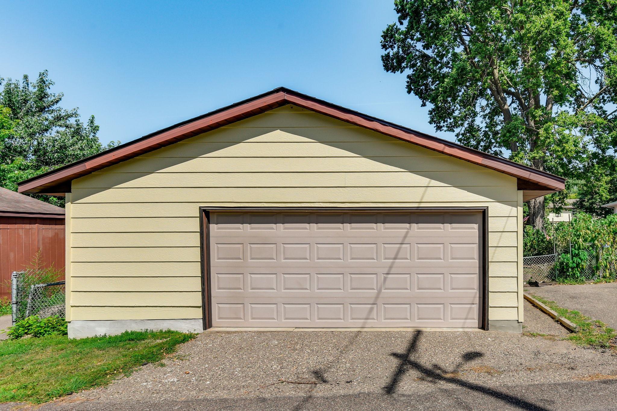 43-web-or-mls-678-Case-Ave-E-43.jpg