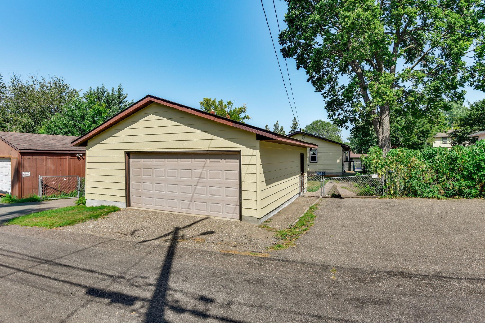 44-web-or-mls-678-Case-Ave-E-44.jpg