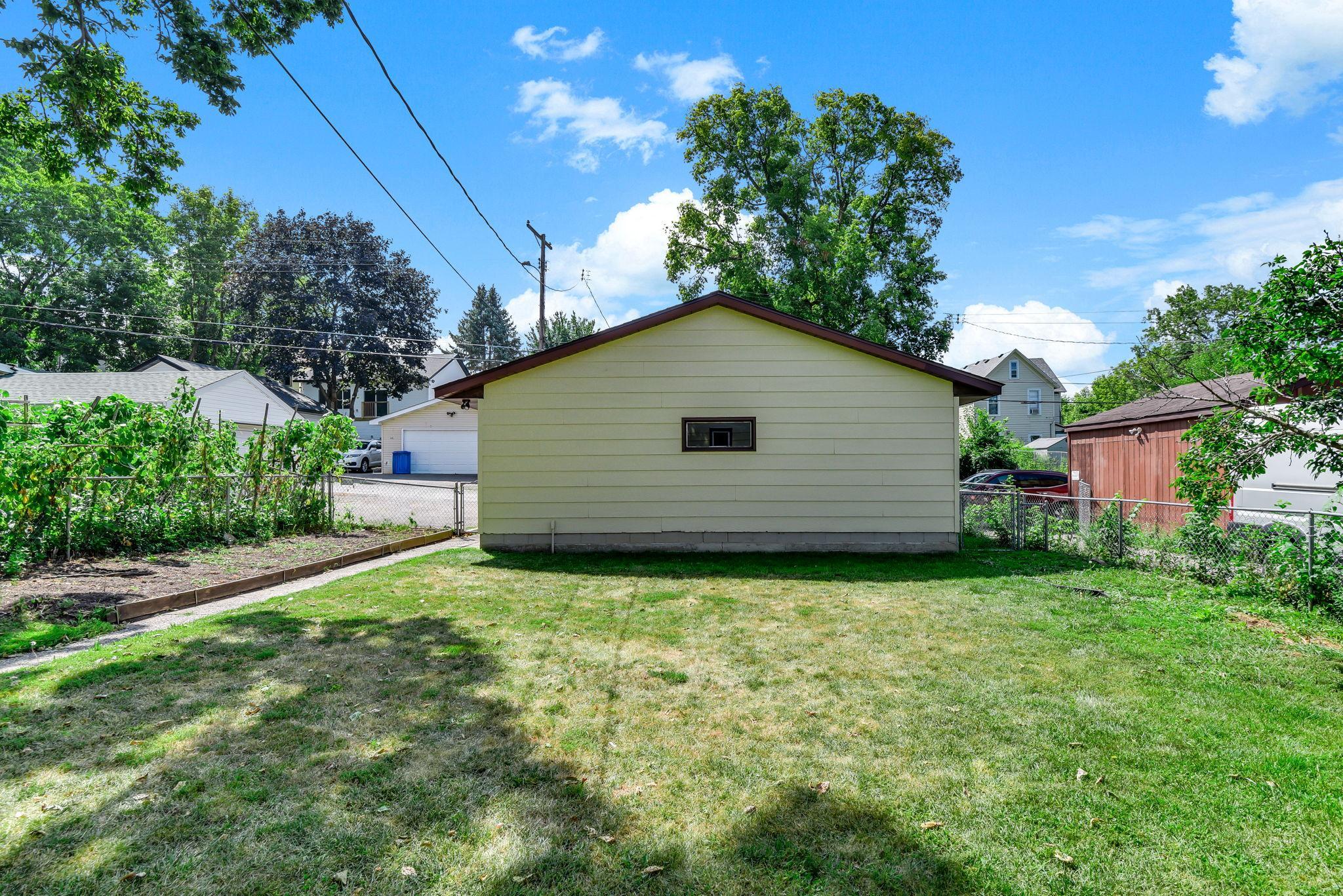 42-web-or-mls-678-Case-Ave-E-42.jpg