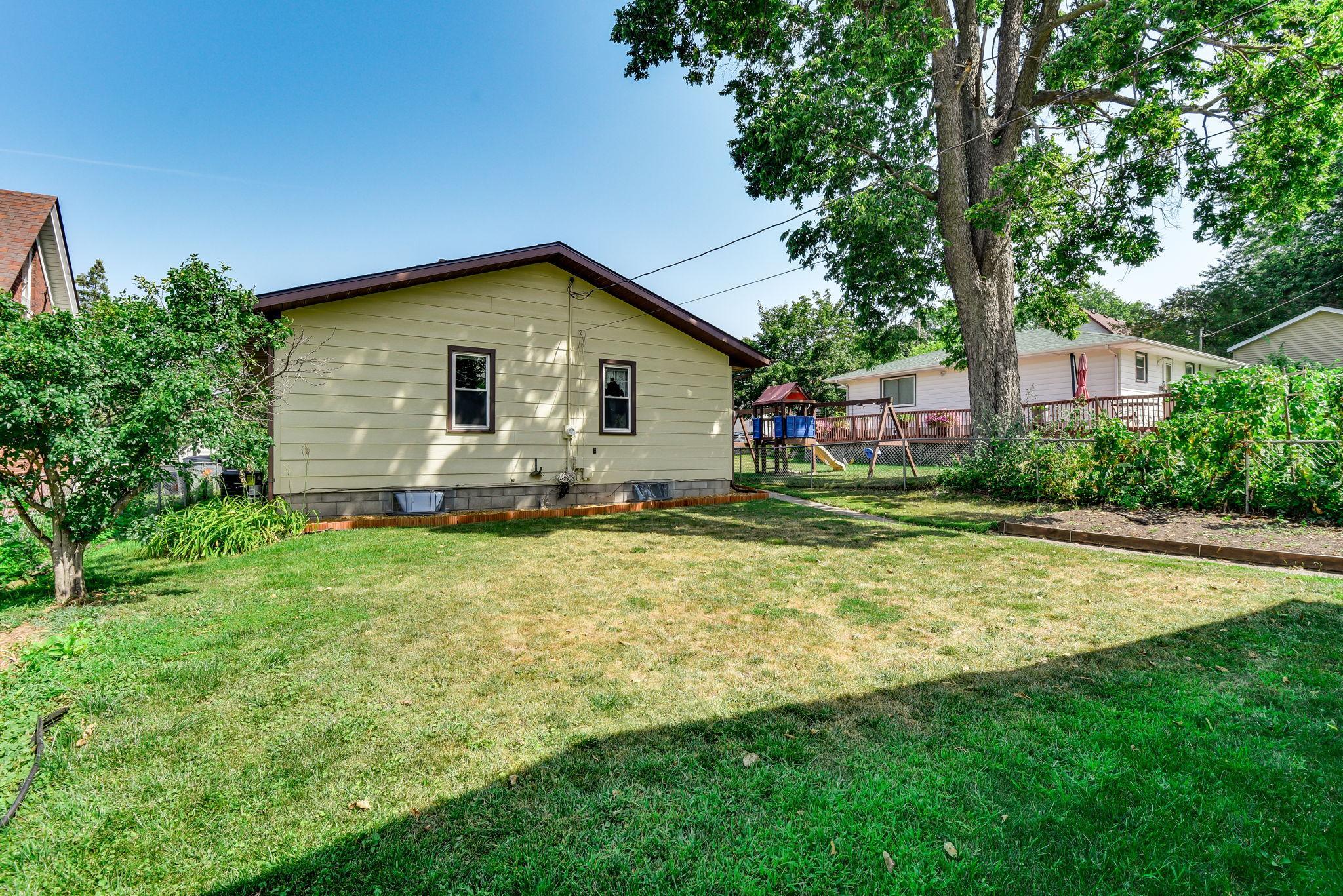 41-web-or-mls-678-Case-Ave-E-41.jpg