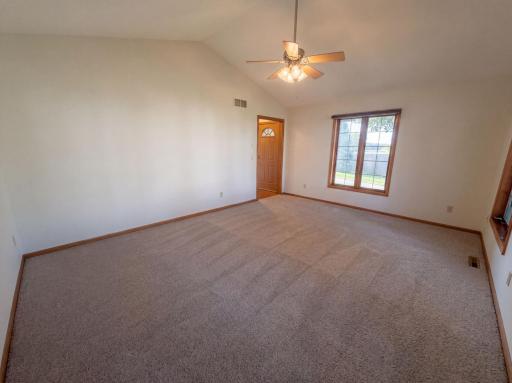 listing_5.jpg