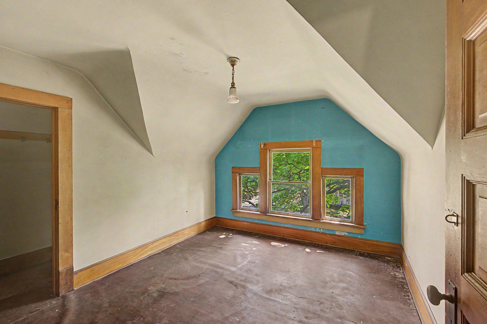 13-web-or-mls-987_Earl_Street_18_mls.jpg