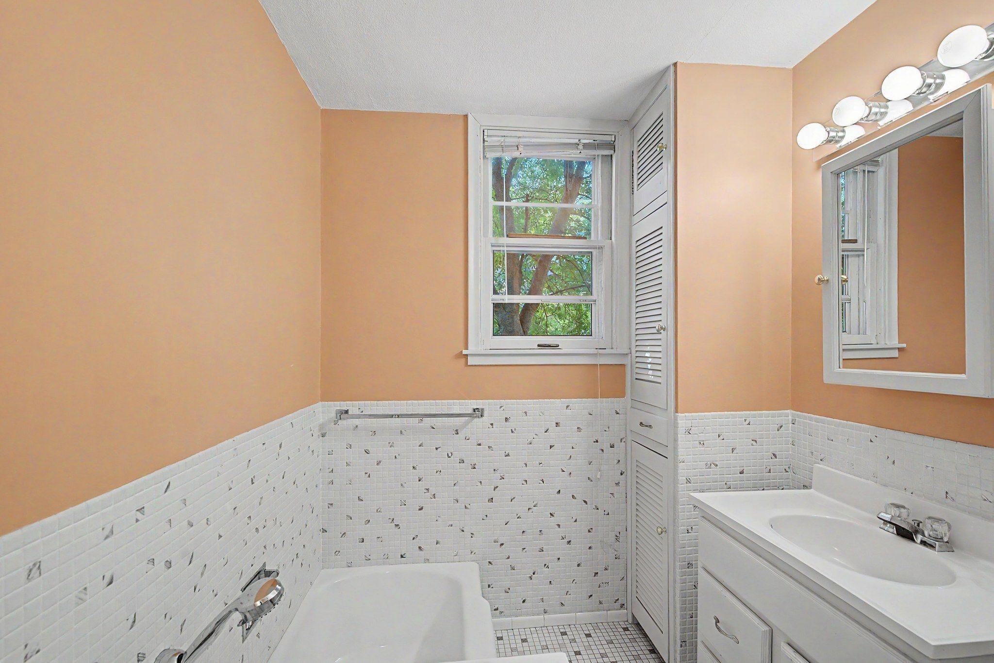 20-web-or-mls-987_Earl_Street_11_mls.jpg