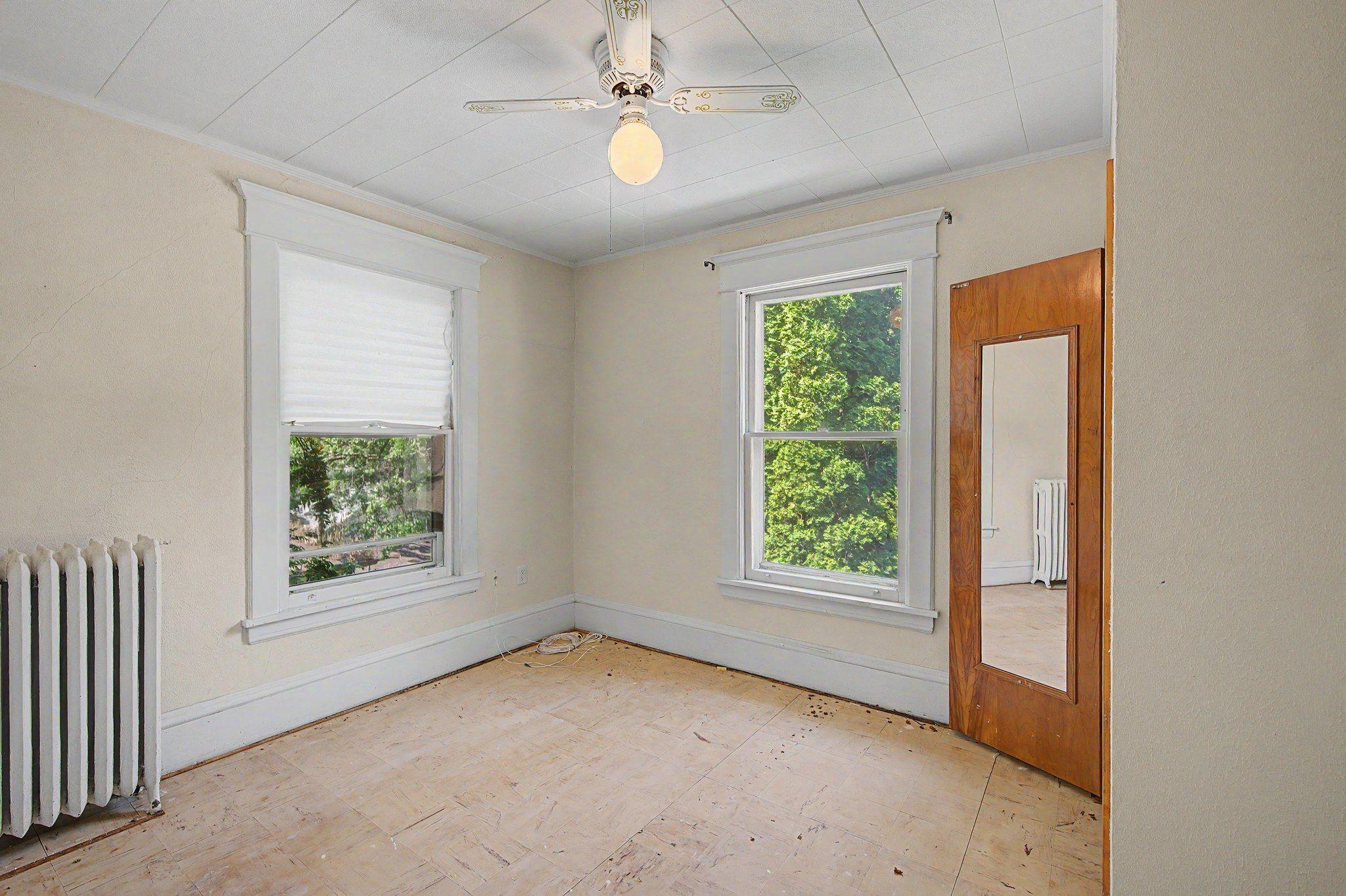15-web-or-mls-987_Earl_Street_16_mls.jpg