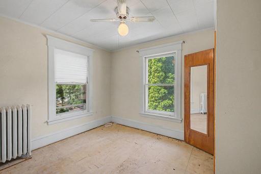 987 Earl Street, Saint Paul, MN 55106
