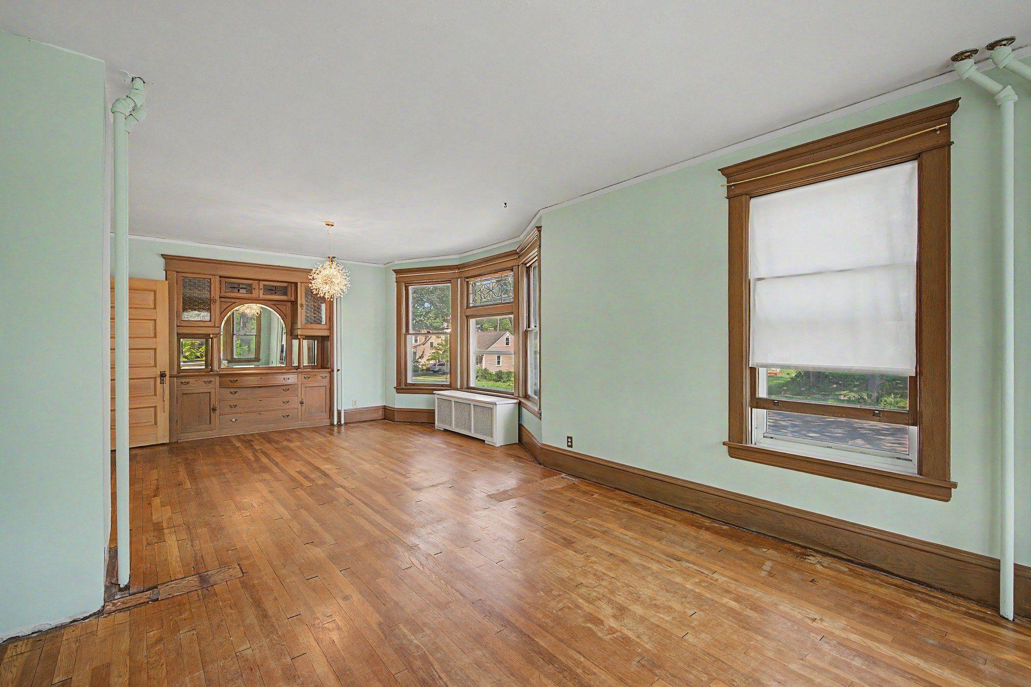 23-web-or-mls-987_Earl_Street_08_mls.jpg
