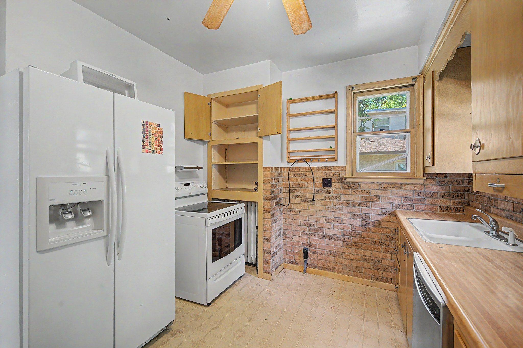 29-web-or-mls-987_Earl_Street_02_mls.jpg