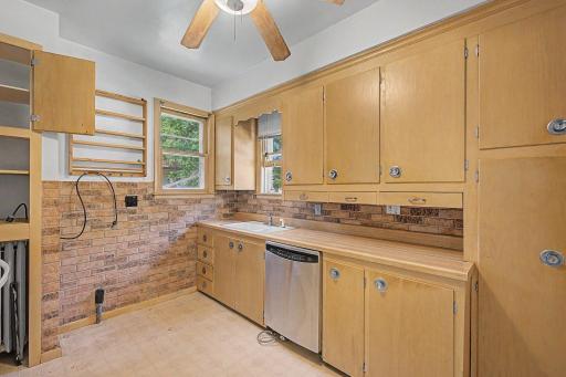 987 Earl Street, Saint Paul, MN 55106