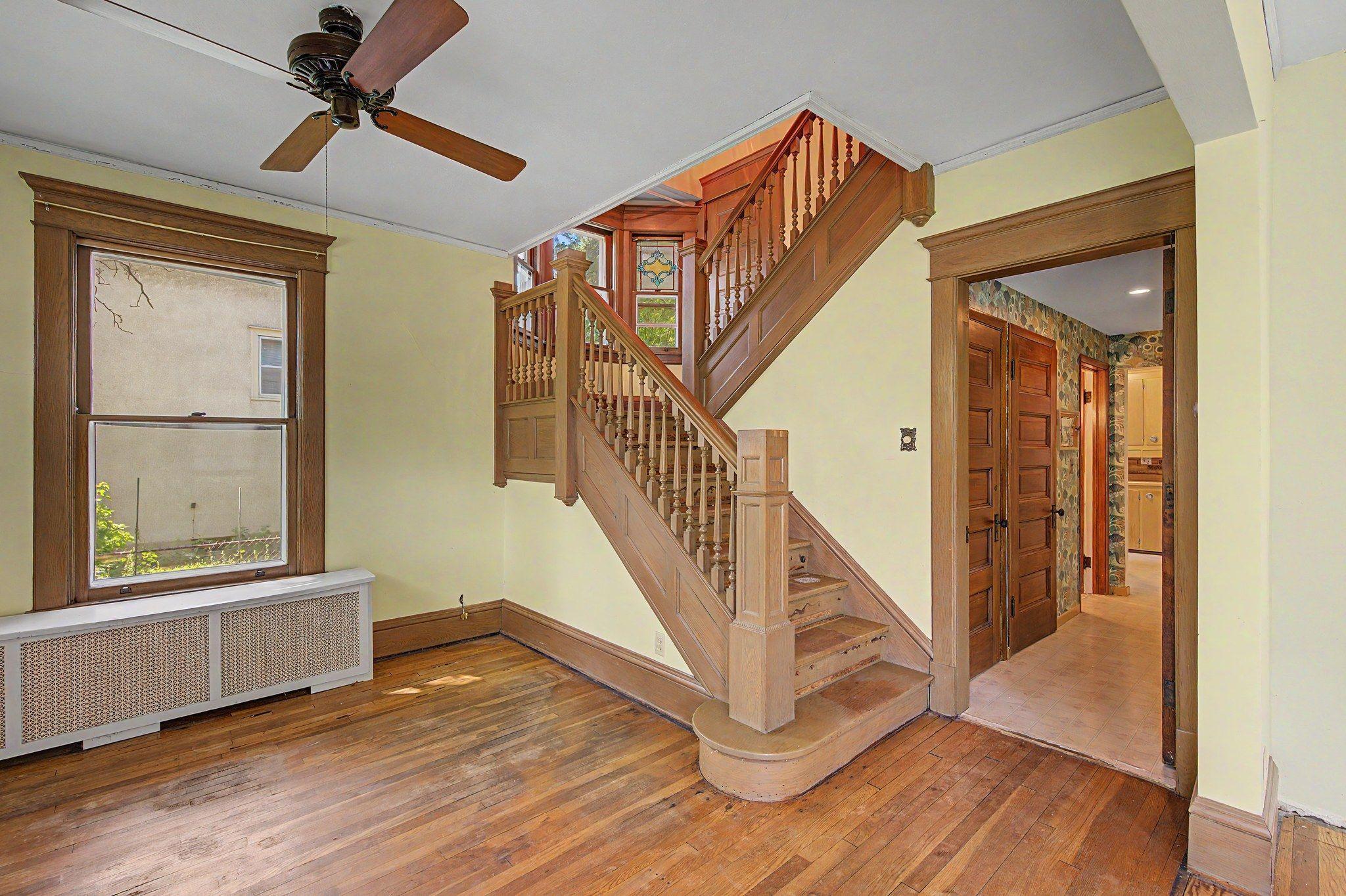 21-web-or-mls-987_Earl_Street_10_mls.jpg